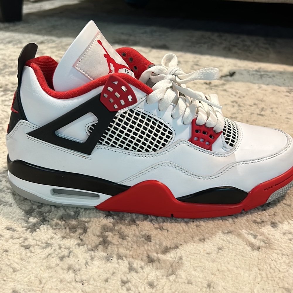Jordan 4 Fire Reds - Picture 3 of 9